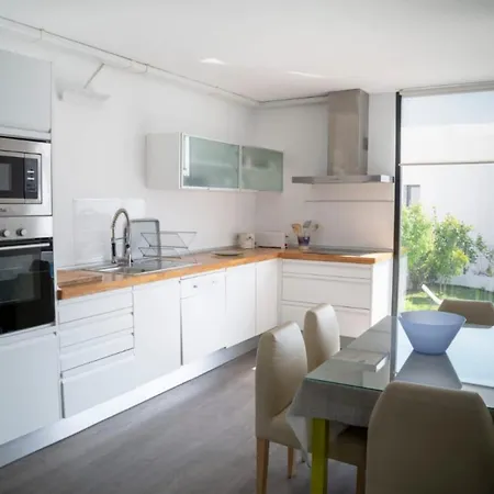 Moderna Con Piscina En Апартаменты