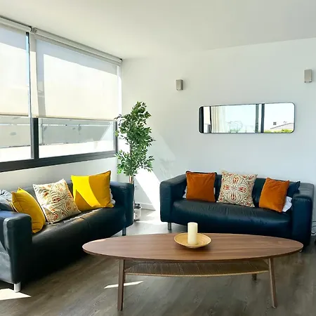 Moderna Con Piscina En Appartamento
